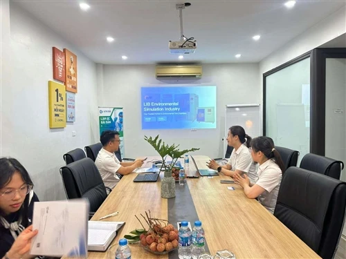 Visité a un cliente de Vietnam para recibir capacitación sobre mantenimiento ...